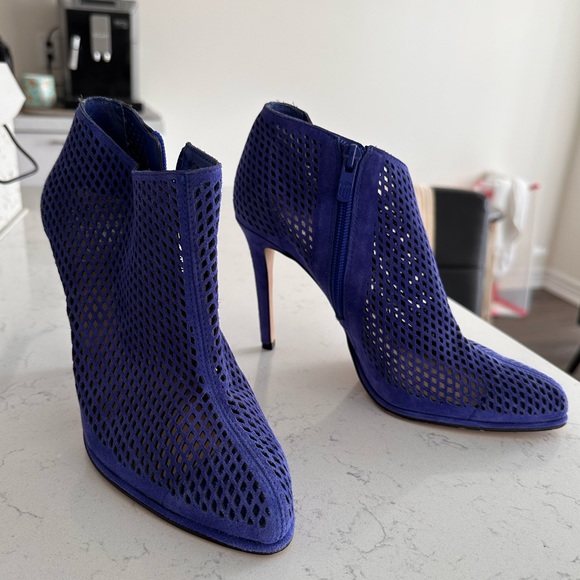 Vince Camuto Vo-Leena - Picture 1 of 4